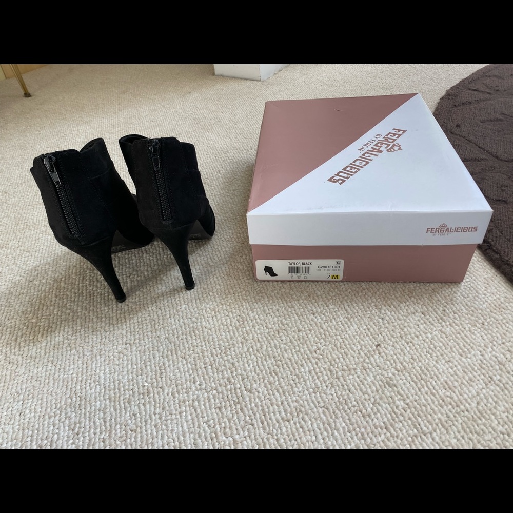 Women size 7 Fergalicious open toe platform black suede heels